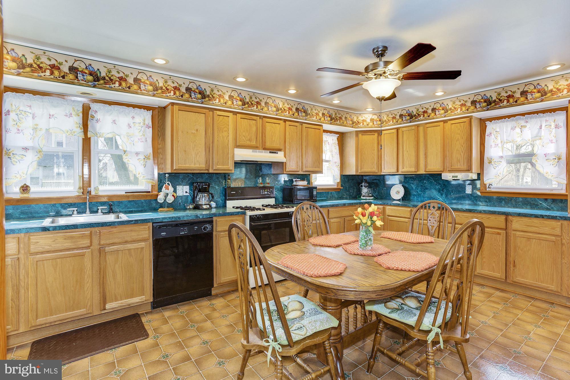630 Kossuth Street Riverside, NJ 08075 - Photo 8 of 27 Eat-in Kitchen