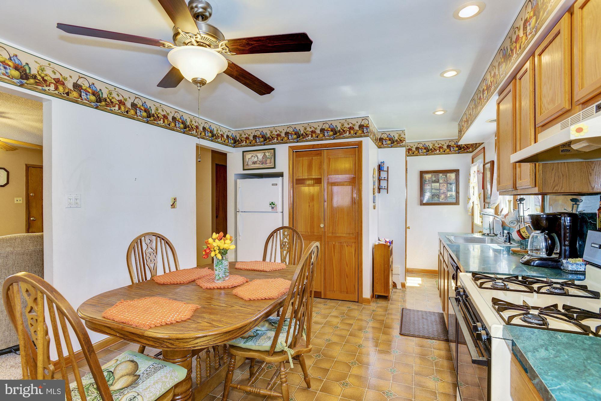 630 Kossuth Street Riverside, NJ 08075 - Photo 9 of 27 Eat-in Kitchen