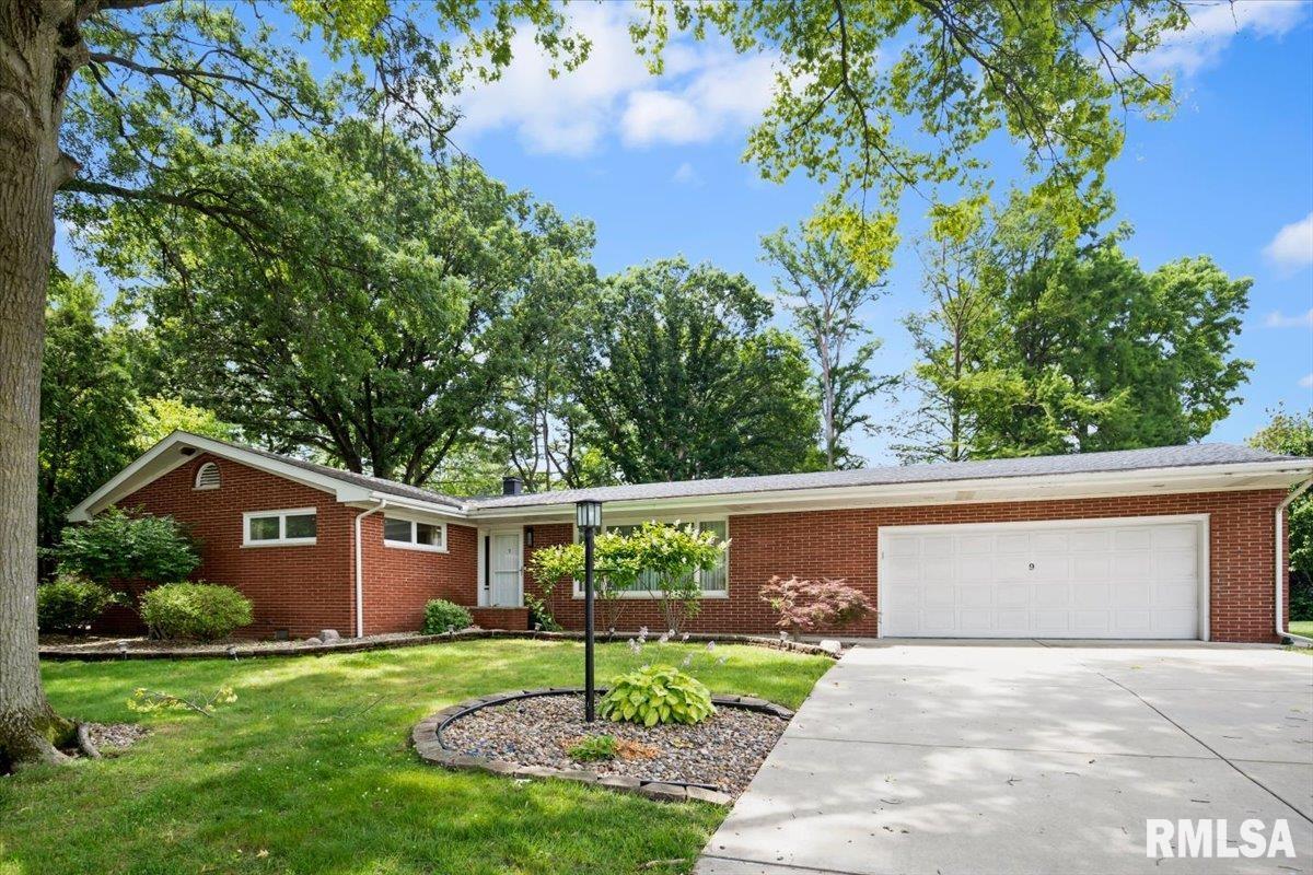 9 Inverness Road Springfield, IL 62704 - Photo 2 of 26
