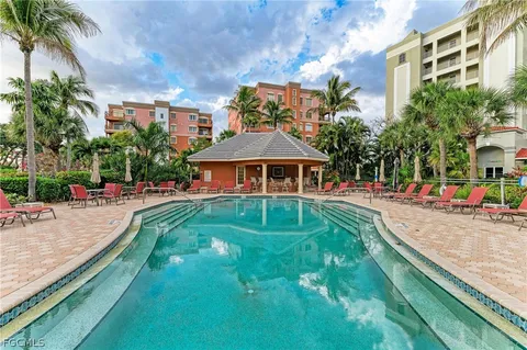 a view of a backyard with palm trees