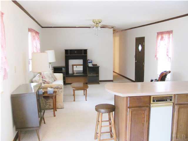 6350 Dickerson City Road Milton, FL 32583 - Photo 3 of 13 Spacious living room