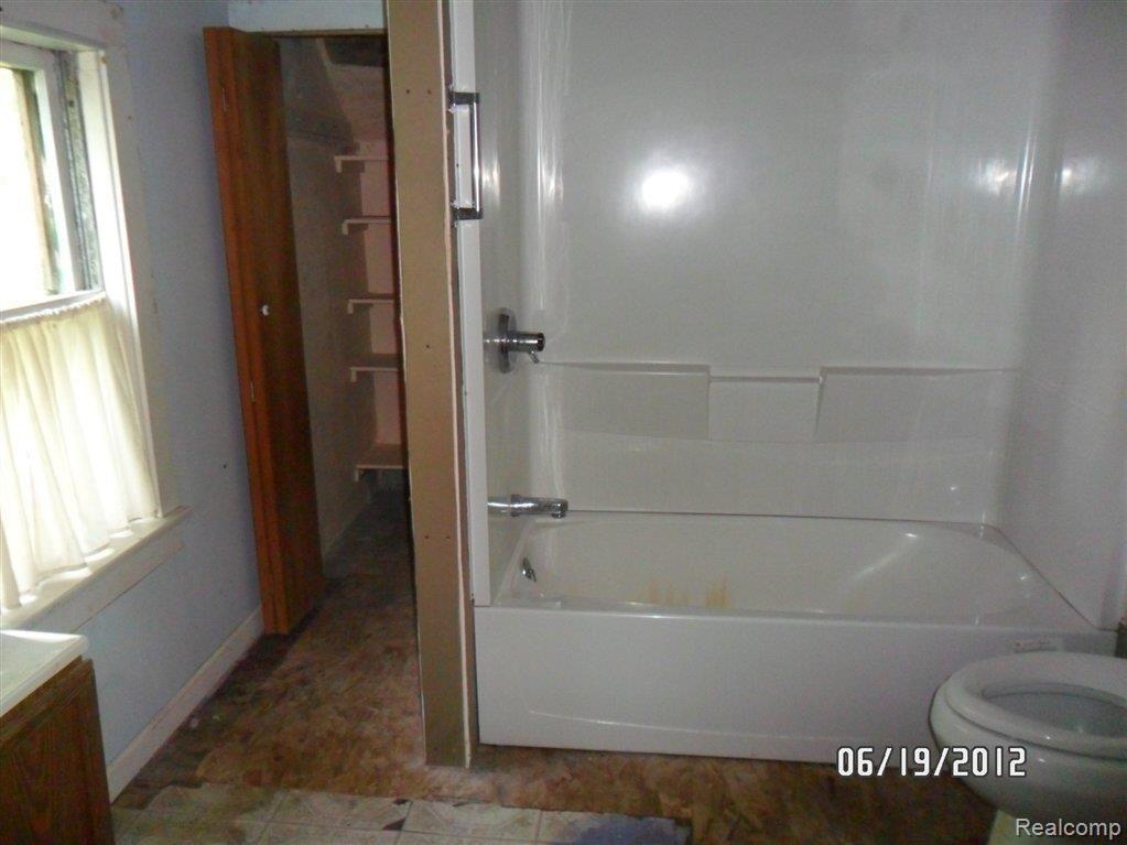 4200 Golf Club Road Howell, MI 48843 - Photo 7 of 9 SAM_2921.JPG