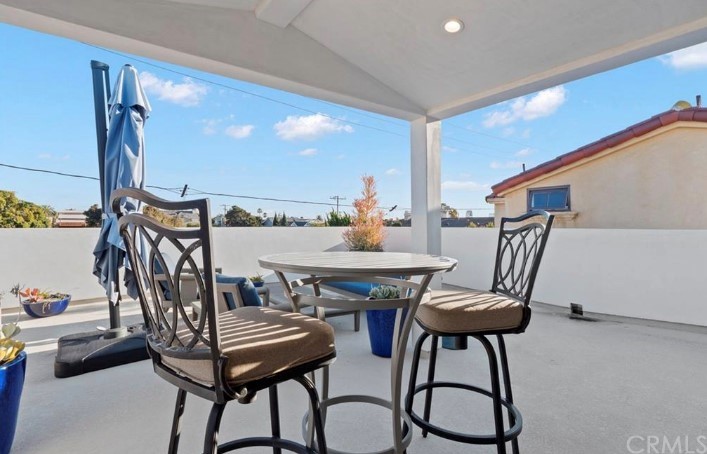304 Iris Avenue Corona del Mar, CA 92625 - Photo 17 of 19 a view of a dining room with furniture and a potted plant
