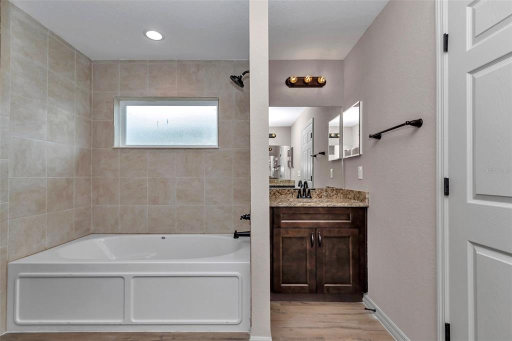 21 Pine Course Pass Ocala, FL 34472 - Photo 10 of 29 a bathroom with a bathtub and a sink