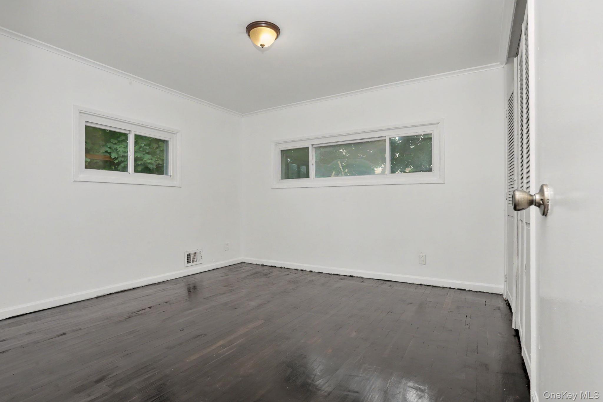 376 County Center Road White Plains, NY 10603 - Photo 19 of 40
