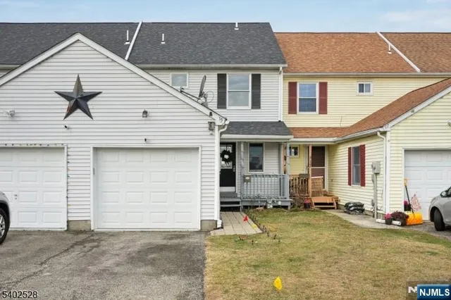 $325,000 | 15 Lakeview Terrace, Sussex, NJ 07461