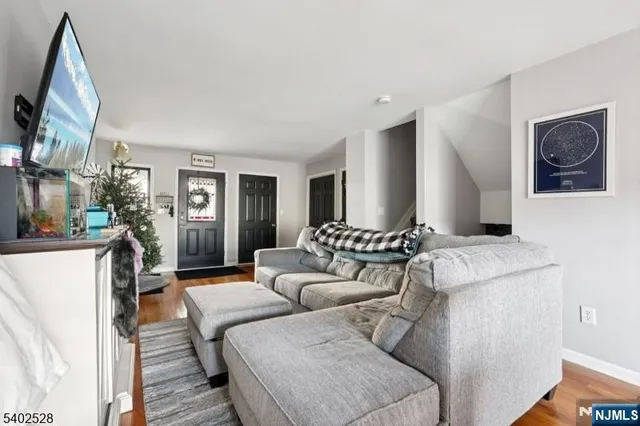 $325,000 | 15 Lakeview Terrace, Sussex, NJ 07461