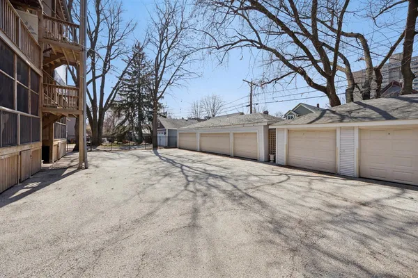 $500,000 | 233 Clinton Avenue, Unit 3S, Oak Park, IL 60302