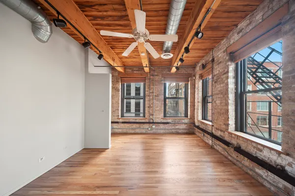 $559,000 | 368 West Huron Street, Unit 3N, Chicago, IL 60654