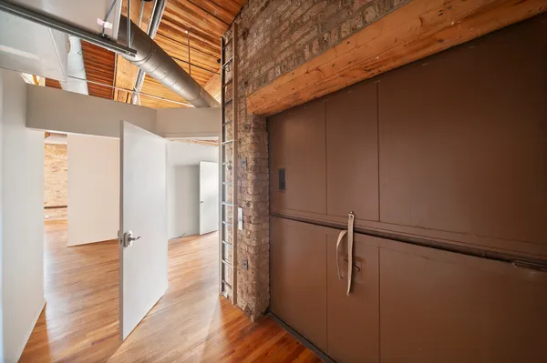 $559,000 | 368 West Huron Street, Unit 3N, Chicago, IL 60654