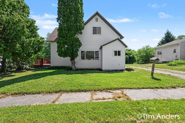 $249,900 | 307 South East Street, St. Louis, MI 48880