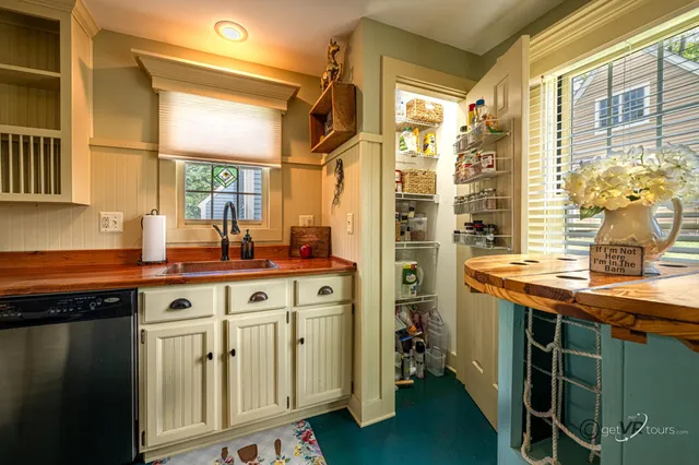 $229,900 | 18 Settler Lane, Galena, IL 61036