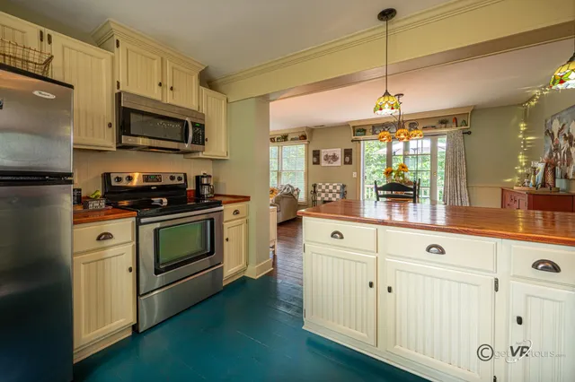 $229,900 | 18 Settler Lane, Galena, IL 61036