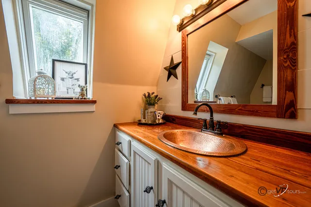 $229,900 | 18 Settler Lane, Galena, IL 61036