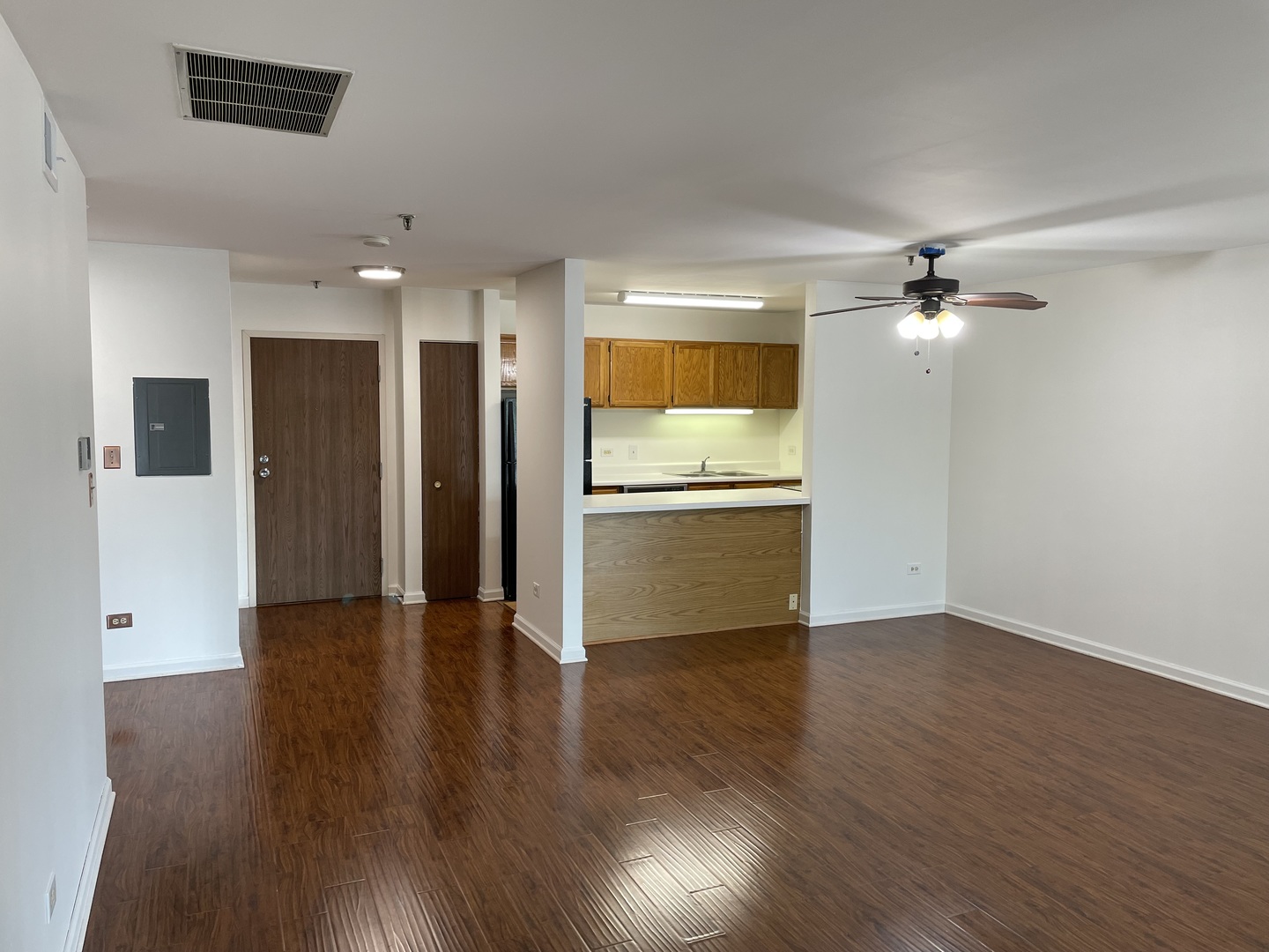 3265 Kirchoff Road, Unit 121 Rolling Meadows, IL 60008 - Photo 4 of 14 a view of an empty room with a kitchen