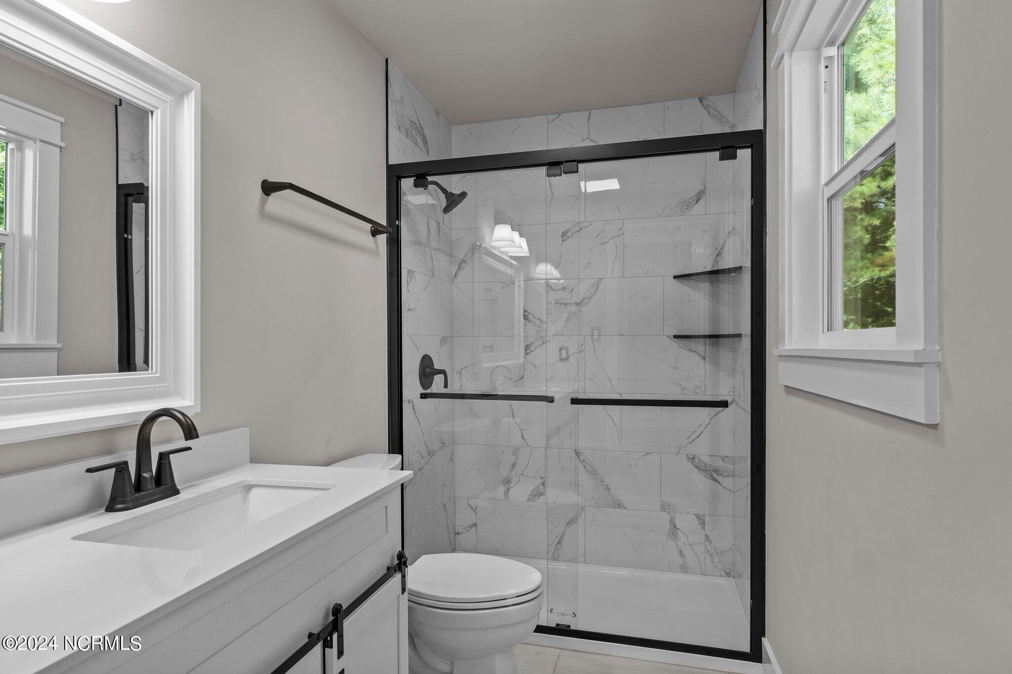 122 Riverside Drive Beaufort, NC 28516 - Photo 15 of 37 primary bath