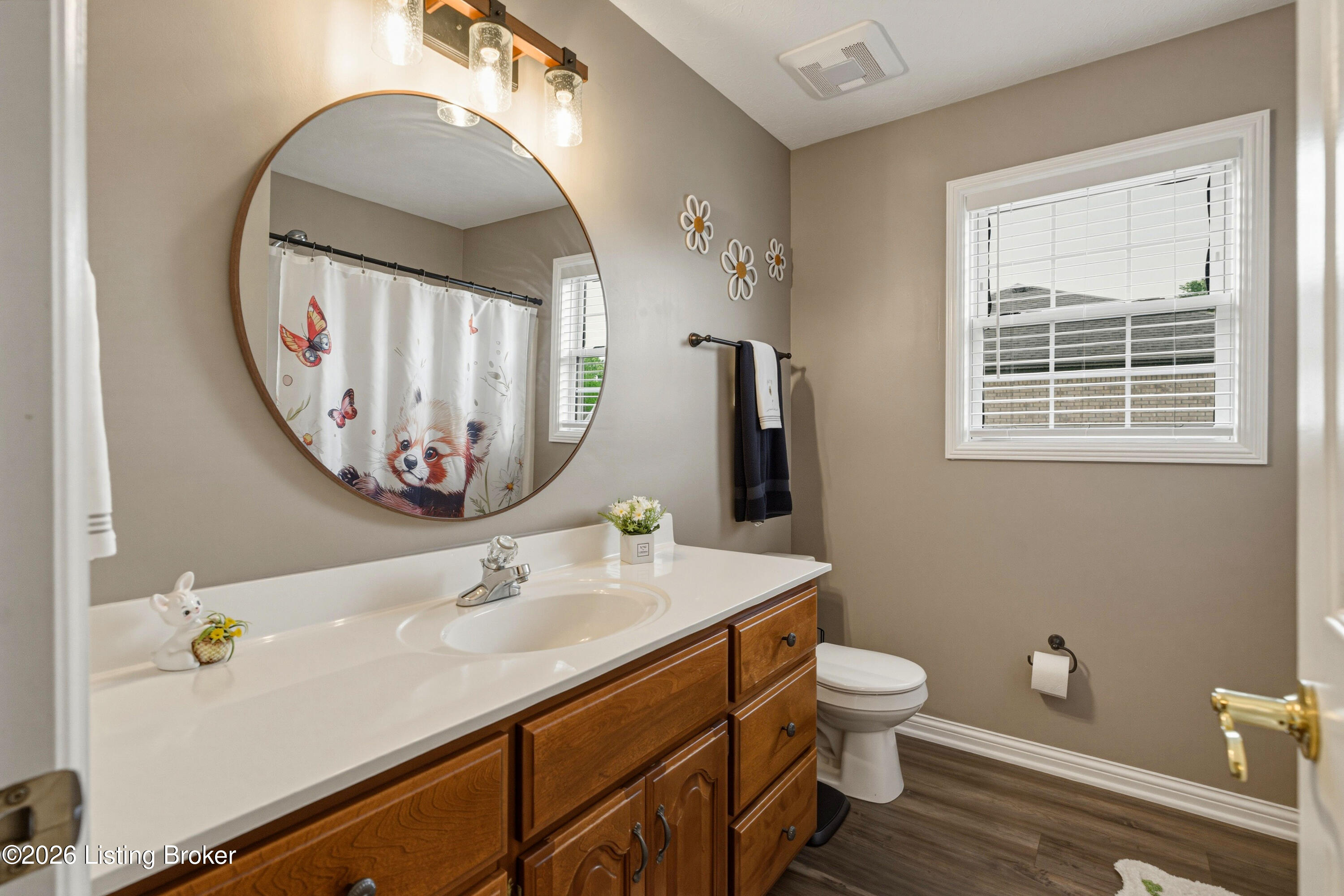 7210 Rambo Way Louisville, KY 40228 - Photo 18 of 30 Full bath upstairs!