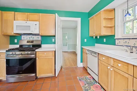 $1,150,000 | 38 Branford Road, Hastings-on-Hudson, NY 10706