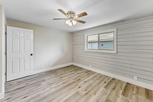 $385,000 | 52 Hunters Creek Drive, Huntsville, TX 77340