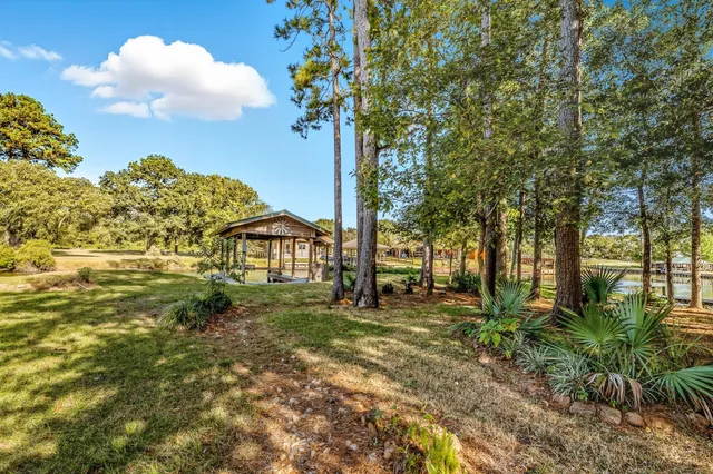 $385,000 | 52 Hunters Creek Drive, Huntsville, TX 77340