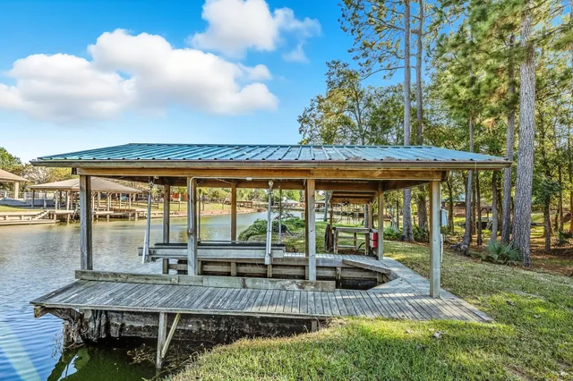 $385,000 | 52 Hunters Creek Drive, Huntsville, TX 77340