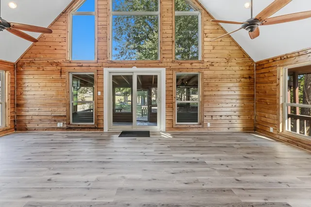 $385,000 | 52 Hunters Creek Drive, Huntsville, TX 77340