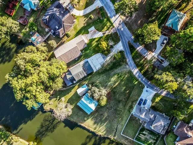 $385,000 | 52 Hunters Creek Drive, Huntsville, TX 77340