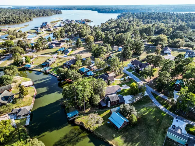 $385,000 | 52 Hunters Creek Drive, Huntsville, TX 77340