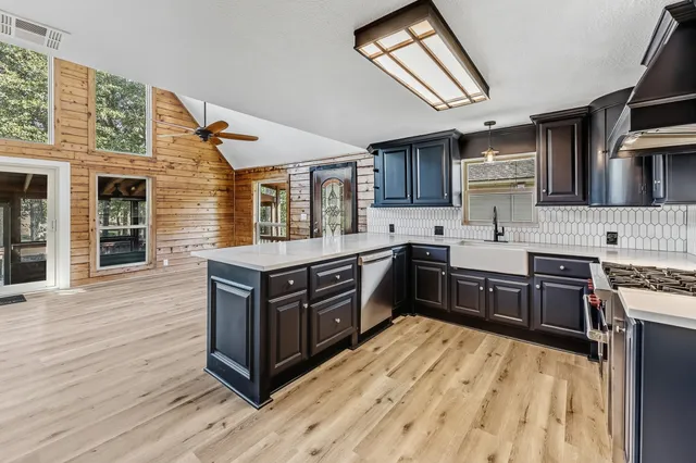 $385,000 | 52 Hunters Creek Drive, Huntsville, TX 77340