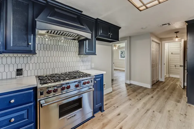 $385,000 | 52 Hunters Creek Drive, Huntsville, TX 77340