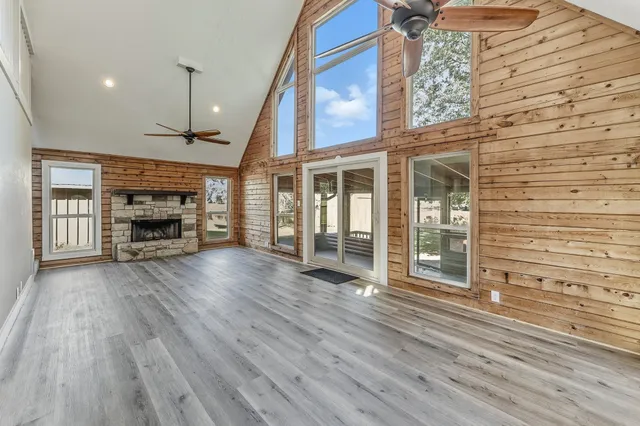 $385,000 | 52 Hunters Creek Drive, Huntsville, TX 77340