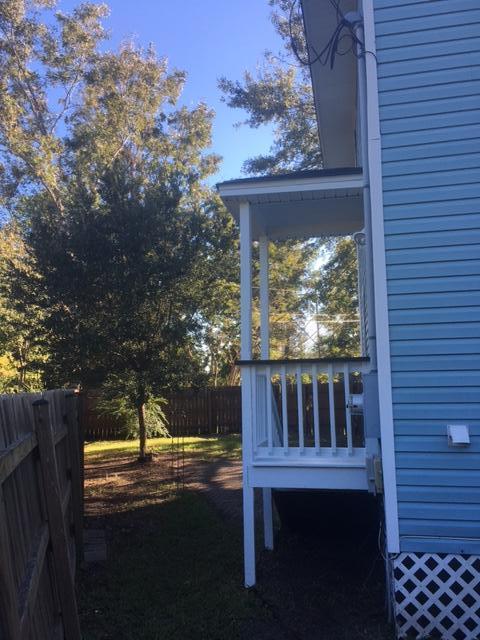1624 Snowden Road Mount Pleasant, SC 29464 - Photo 4 of 26 Right side and back yard