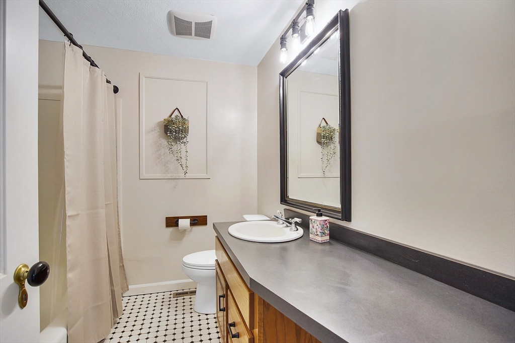 2044 Allen Street Springfield, MA 01118 - Photo 11 of 38 Gallery Image 11