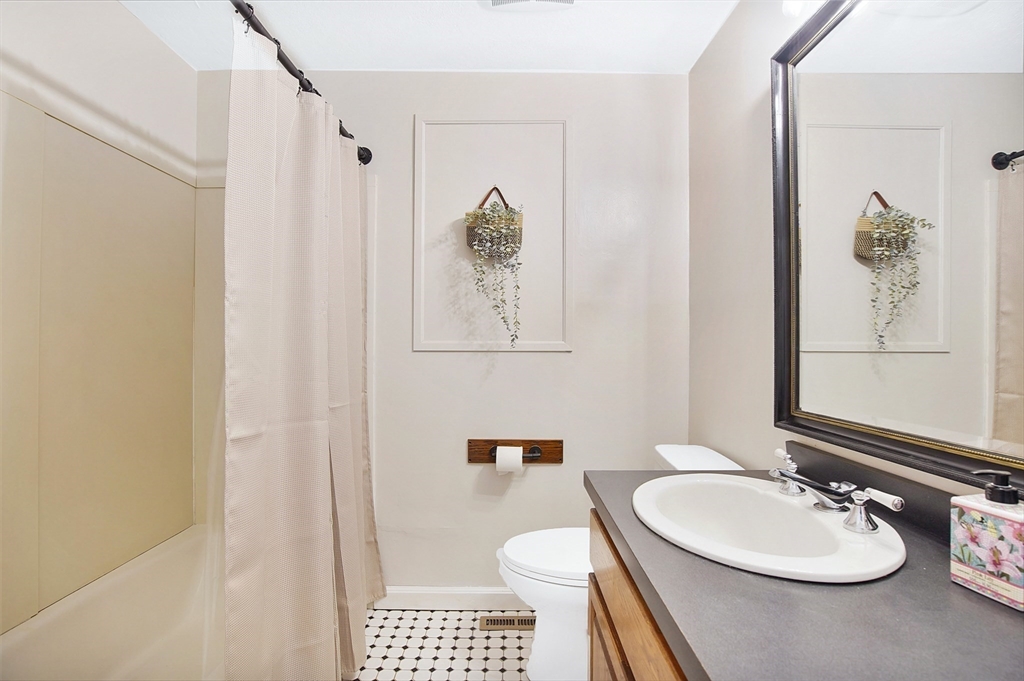 2044 Allen Street Springfield, MA 01118 - Photo 12 of 38 Gallery Image 12