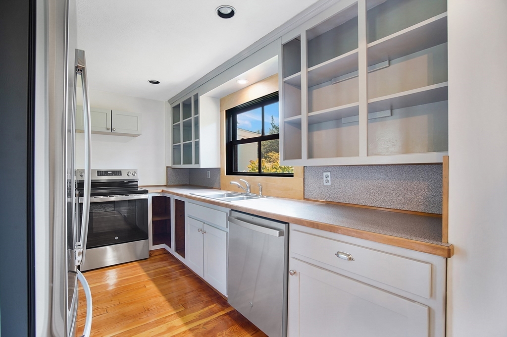 2044 Allen Street Springfield, MA 01118 - Photo 15 of 38 Gallery Image 15