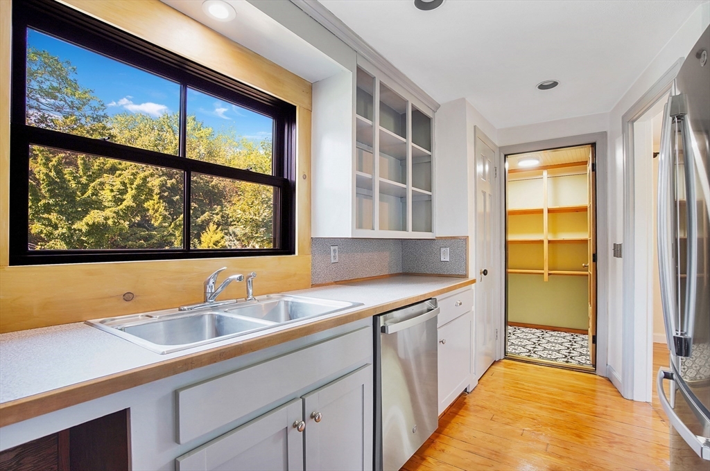 2044 Allen Street Springfield, MA 01118 - Photo 16 of 38 Gallery Image 16