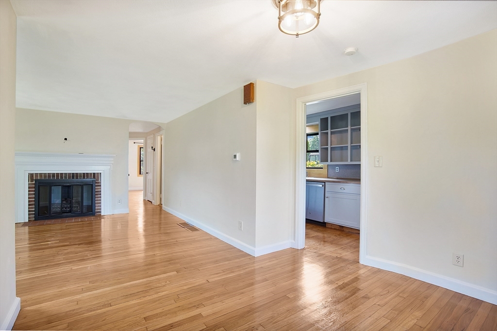 2044 Allen Street Springfield, MA 01118 - Photo 9 of 38 Gallery Image 9