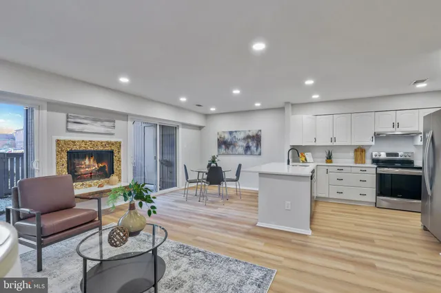 $285,000 | 3966 Woodhue Place, Alexandria, VA 22309