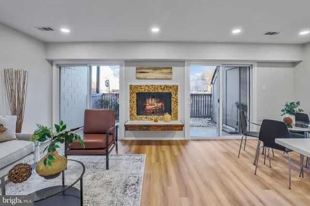 $285,000 | 3966 Woodhue Place, Alexandria, VA 22309