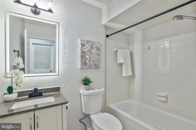 $285,000 | 3966 Woodhue Place, Alexandria, VA 22309