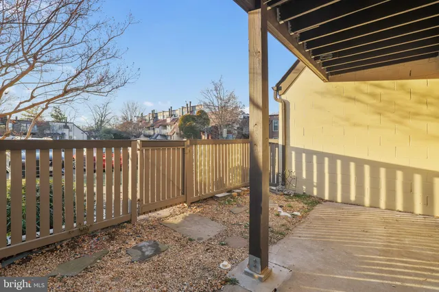 $285,000 | 3966 Woodhue Place, Alexandria, VA 22309