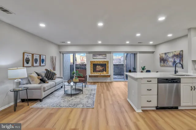 $285,000 | 3966 Woodhue Place, Alexandria, VA 22309