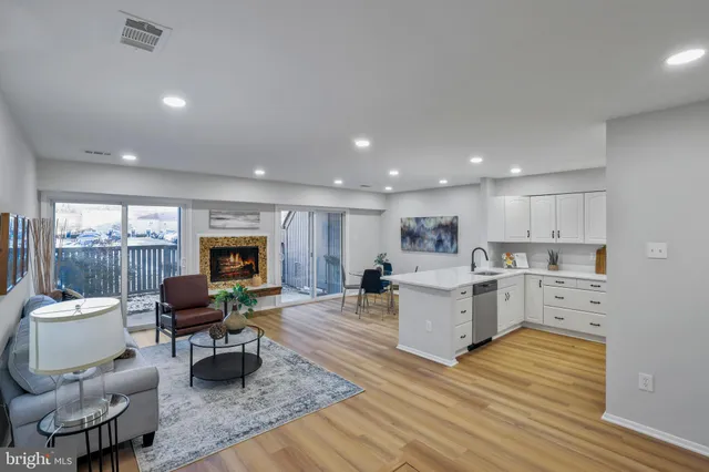 $285,000 | 3966 Woodhue Place, Alexandria, VA 22309