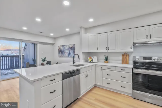 $285,000 | 3966 Woodhue Place, Alexandria, VA 22309