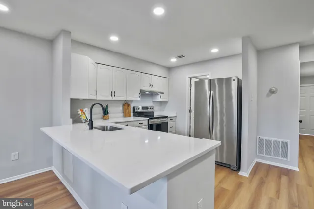 $285,000 | 3966 Woodhue Place, Alexandria, VA 22309