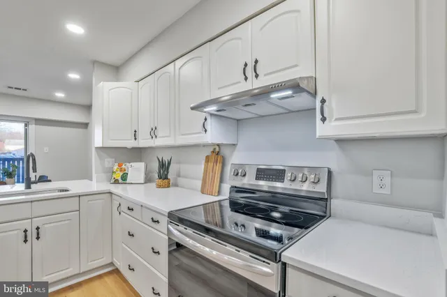 $285,000 | 3966 Woodhue Place, Alexandria, VA 22309