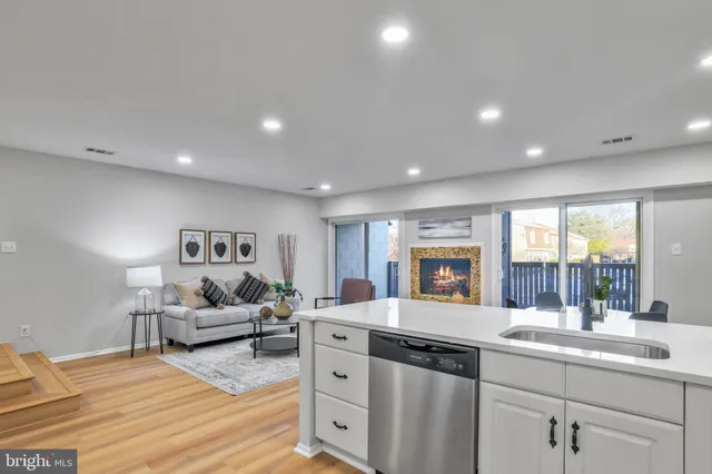 $285,000 | 3966 Woodhue Place, Alexandria, VA 22309