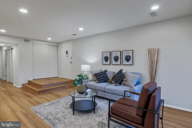 $285,000 | 3966 Woodhue Place, Alexandria, VA 22309