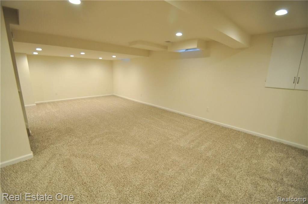 331 Mystic Valley Rochester, MI 48307 - Photo 35 of 39