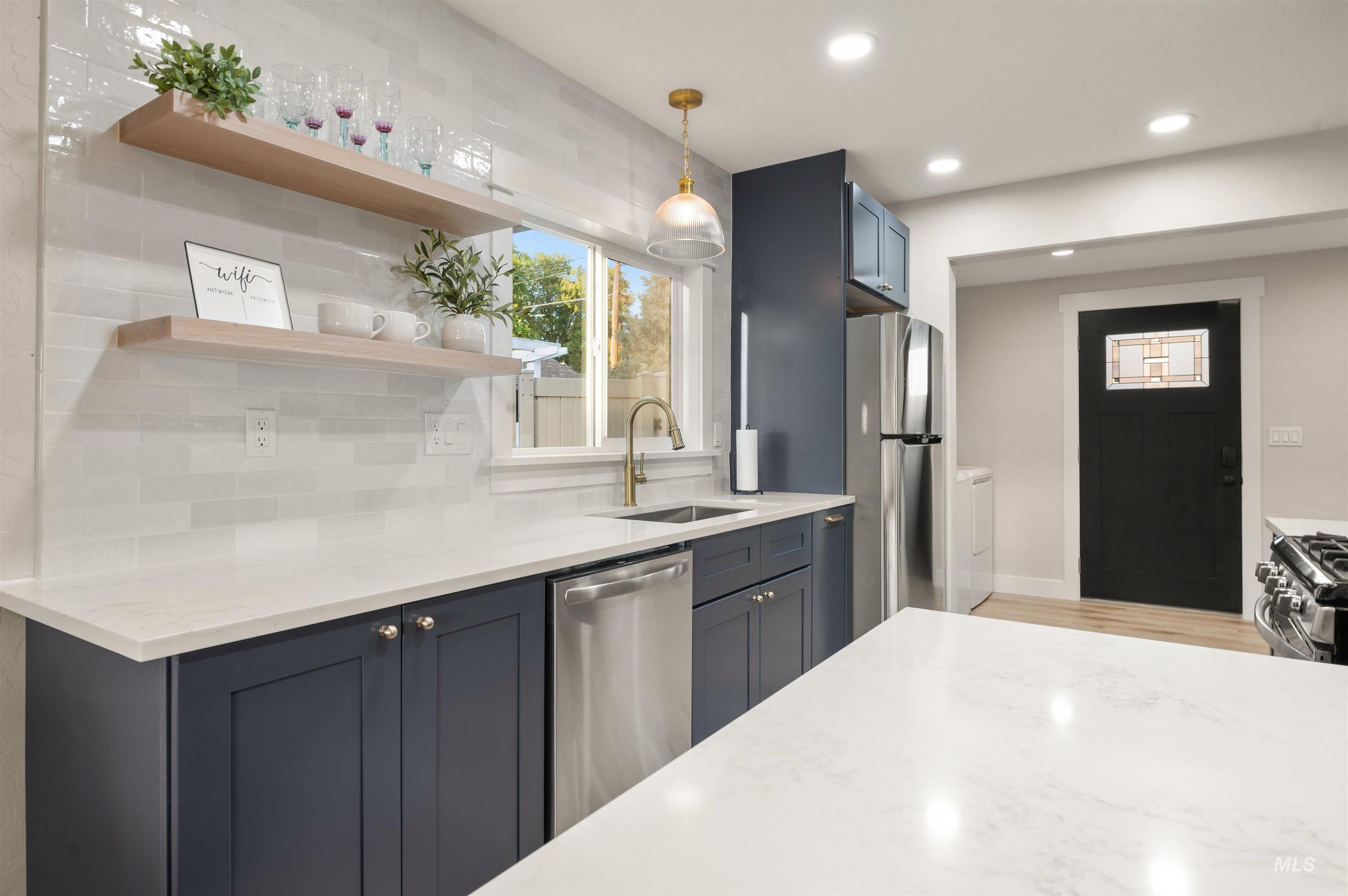 811 Prospect Avenue Lewiston, ID 83501 - Photo 6 of 23 Open-concept living space featuring wood-finish flooring throughout